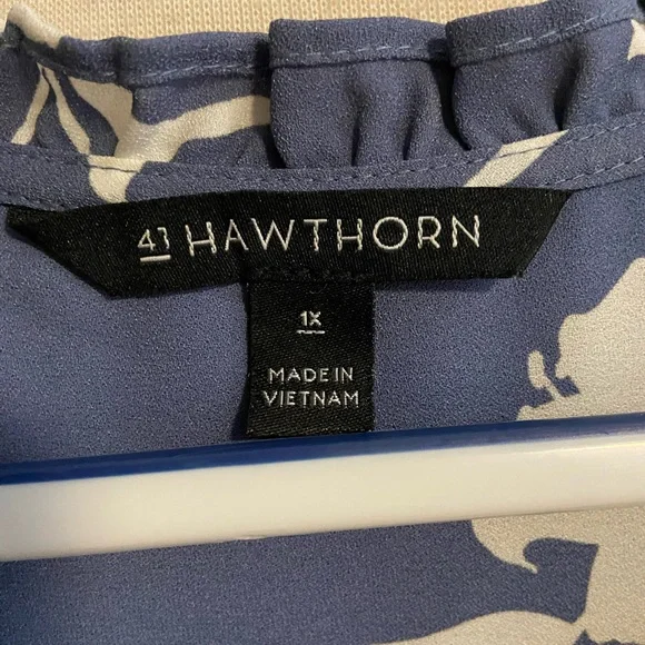 41 Hawthorne plus size top - Picture 5 of 8